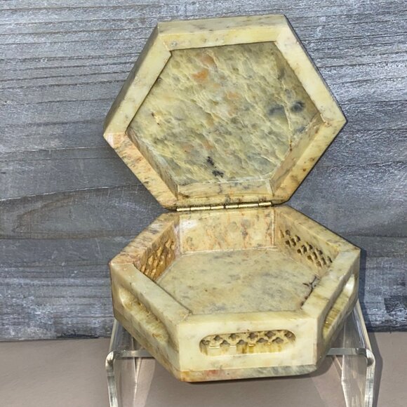 Hexagonal Stone Trinket Box Vintage MOP Inlaid Floral Motif Dendrite Inclusion - Picture 10 of 13